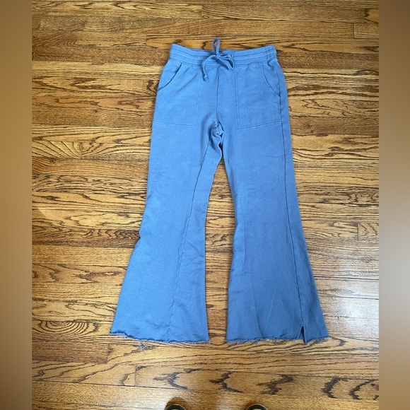 Aerie Weekend Kick It Flare Pant Medium - Picture 10 of 10
